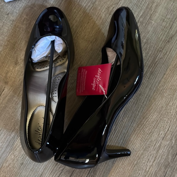 NEW! Dexflex Comfort Women's Black Patent Leather Heels, Size 12 - Picture 2 of 4
